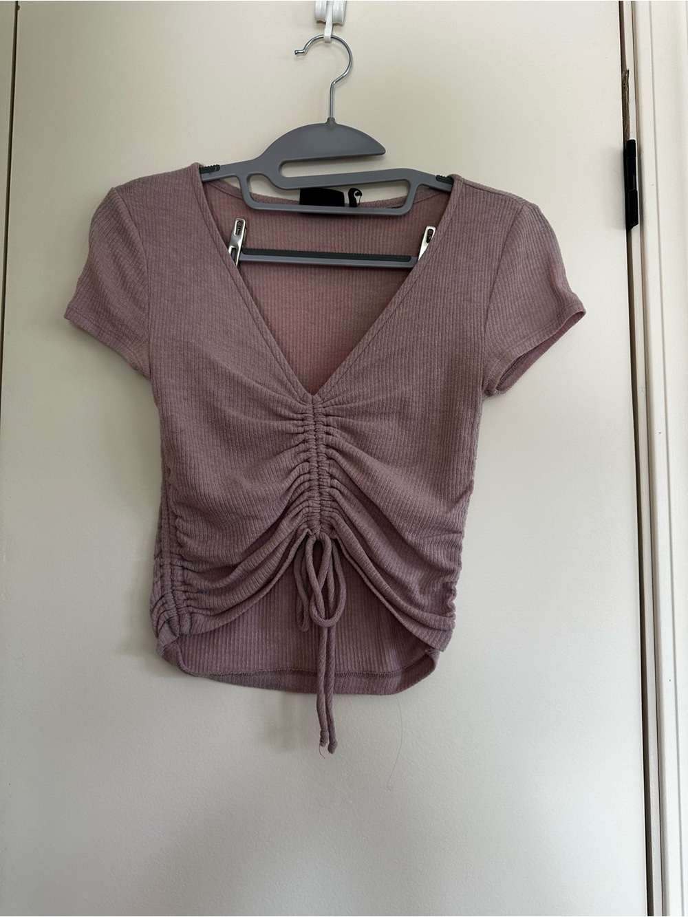 Ruched V-Neck Short Sleeve Top in Mauve